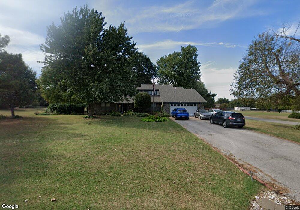 10 Fairview Ln, Shawnee, OK 74804 - photo 1