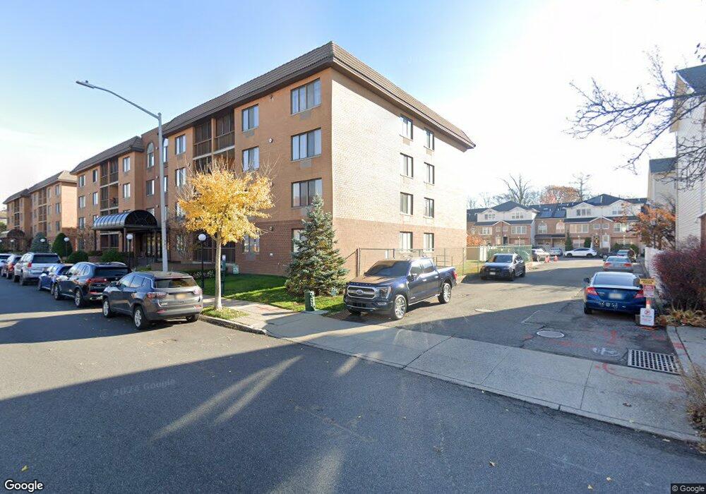 32 Daniella Ct, Staten Island, NY 10314 - photo 1