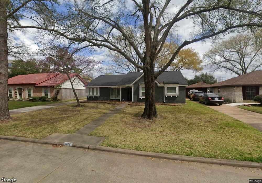 922 W Forest Dr, Houston, TX 77079 - photo 1