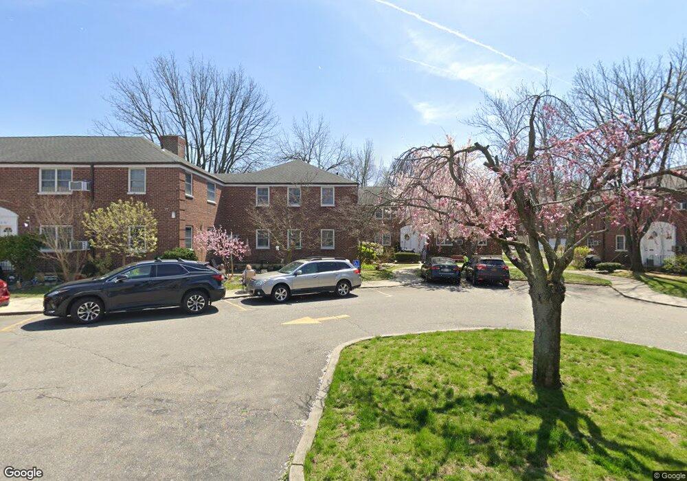 58-40 251st St unit Lower, Little Neck, NY 11362 - photo 1