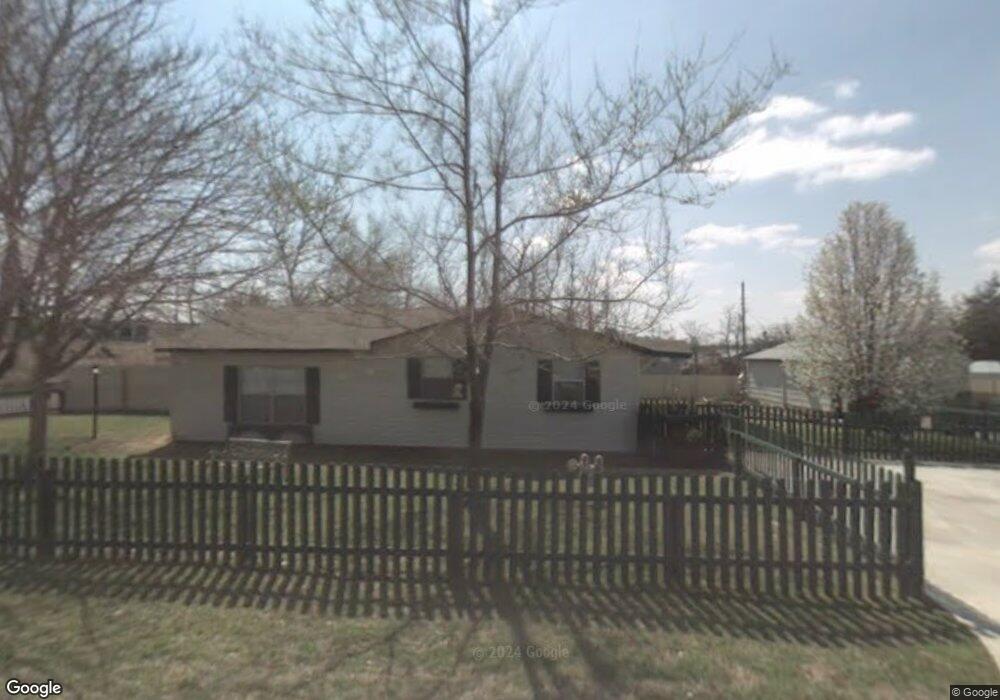 510 Gillespie Ave, Locust Grove, OK 74352 - photo 1