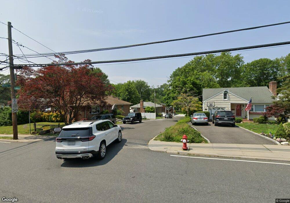 5 Betty Ln, Glenwood Landing, NY 11547 - photo 1