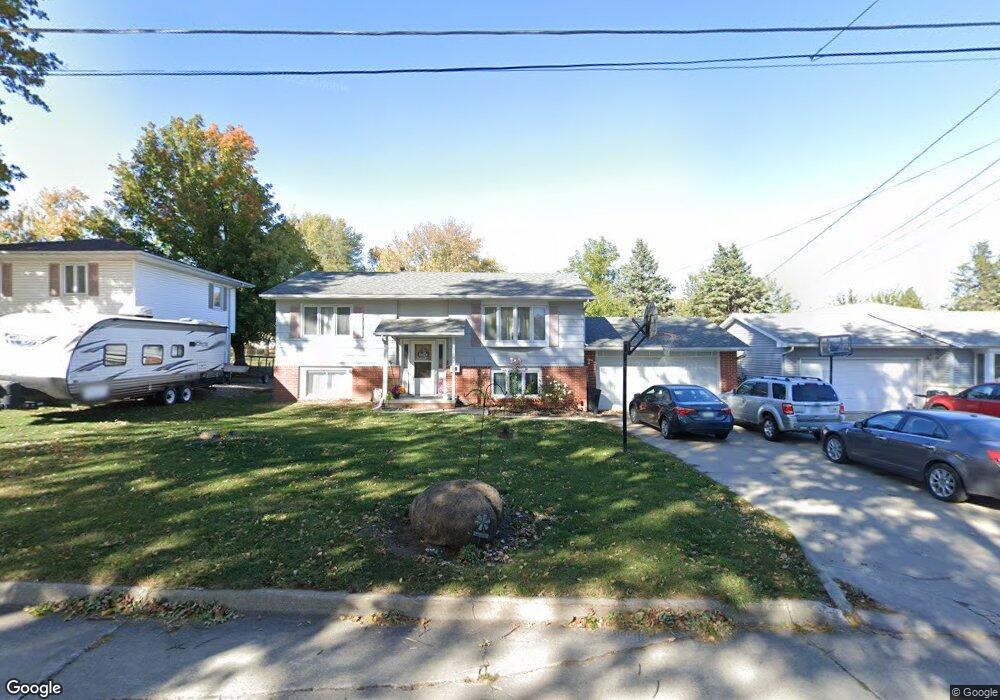 1108 N 10th Ave E, Newton, IA 50208 - photo 1