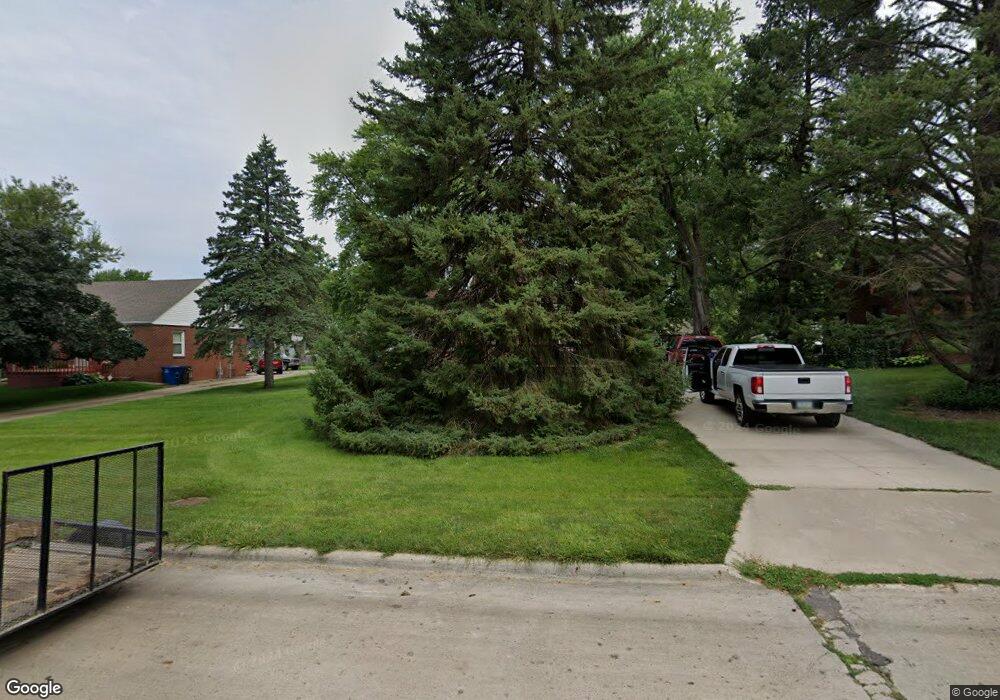 1611 Highview Dr, Des Moines, IA 50315 - photo 1