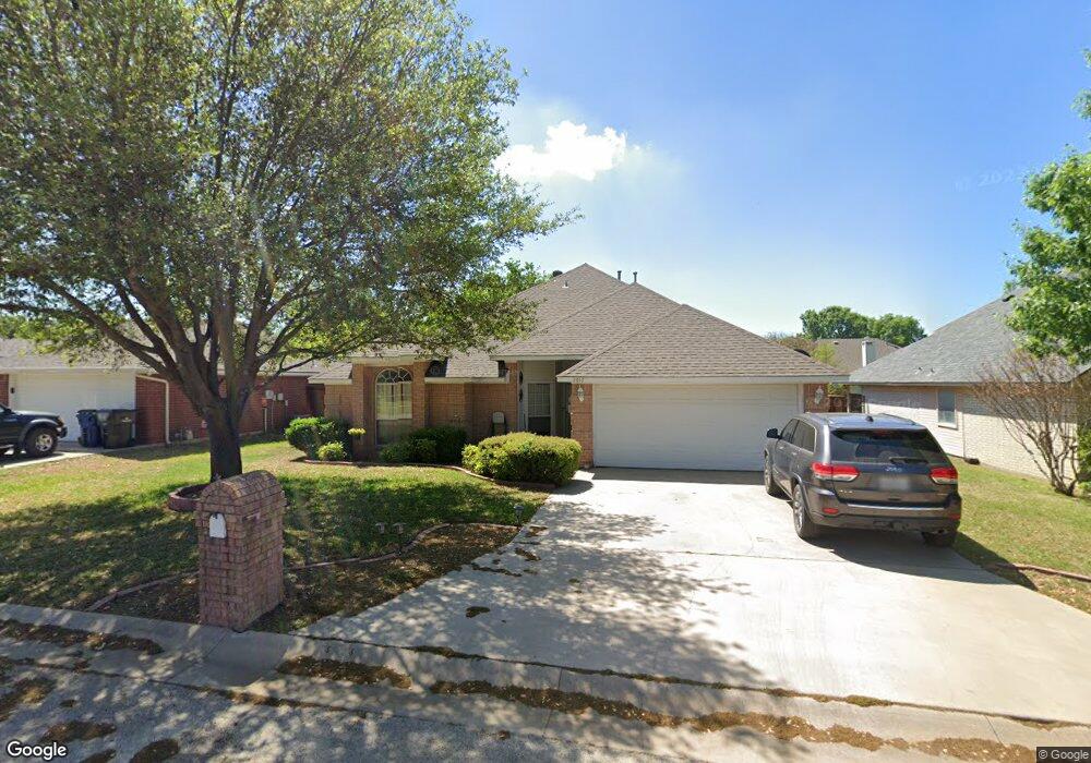 2012 Brooke Dr, Sanger, TX 76266 - photo 1