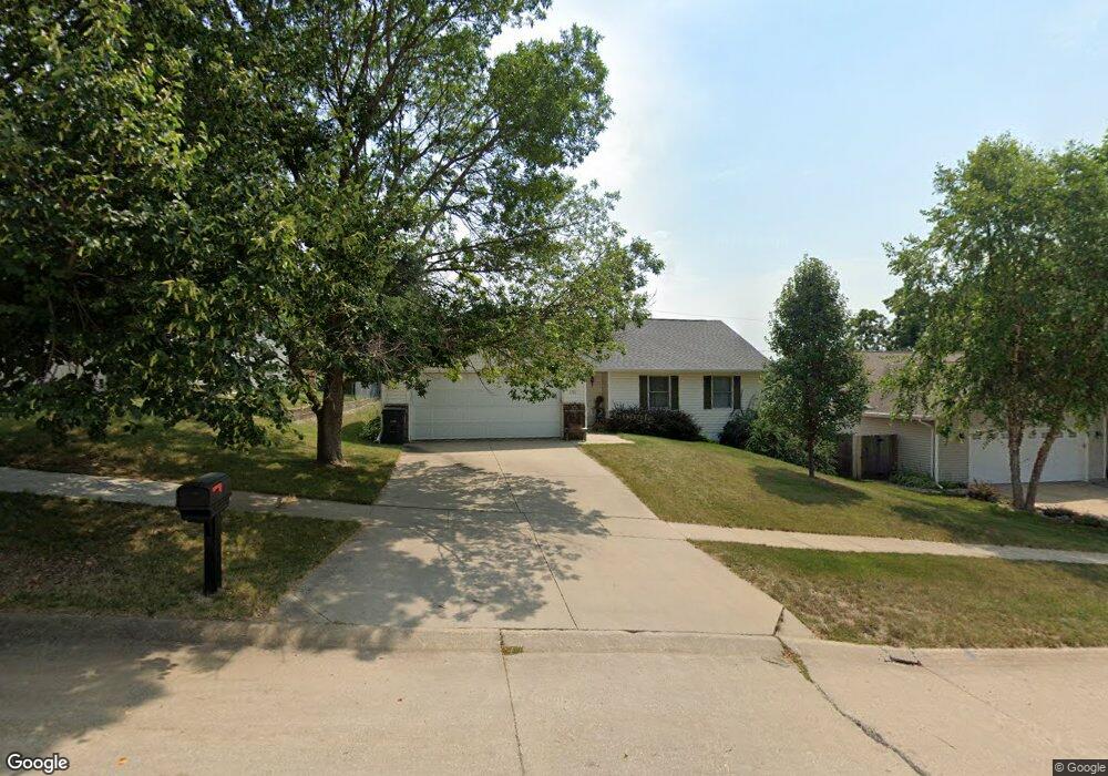 1701 Hamer Dr NW, Cedar Rapids, IA 52405 - photo 1