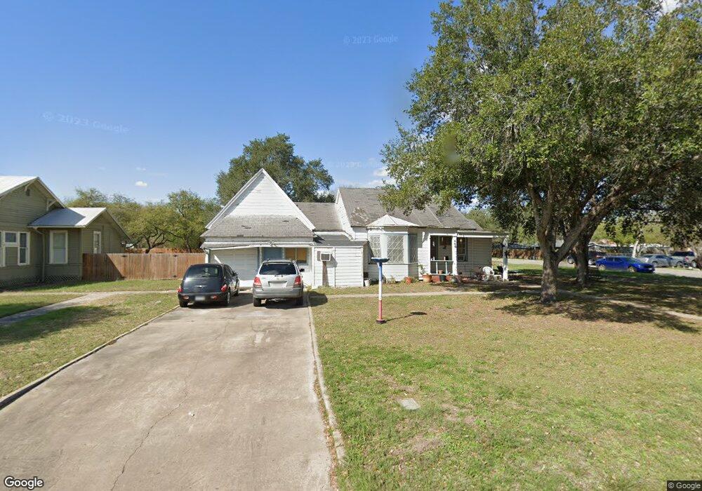 609 E Fannin St, Beeville, TX 78102 - photo 1