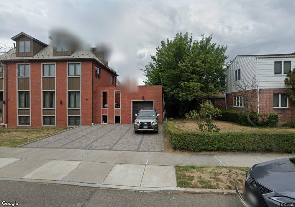 13601 76th Rd, Flushing, NY 11367 - photo 1