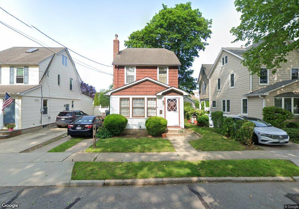 184 Capitol Ave, Williston Park, NY 11596 - photo 1