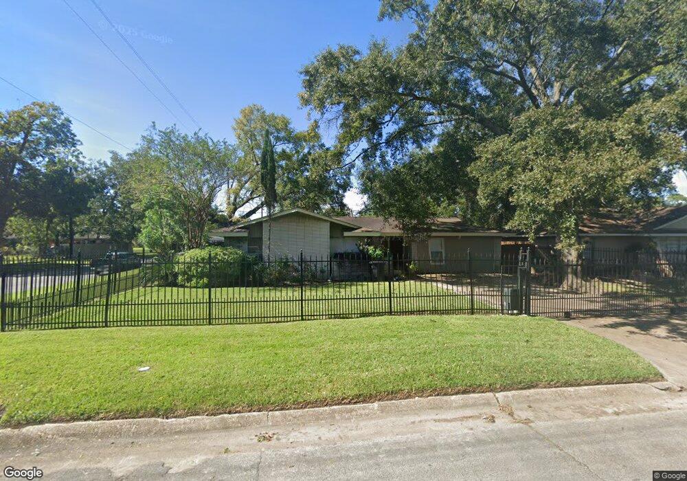 10303 Royal Oaks Dr, Houston, TX 77016 - photo 1