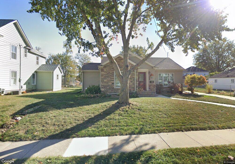 208 E 7th St S, Newton, IA 50208 - photo 1