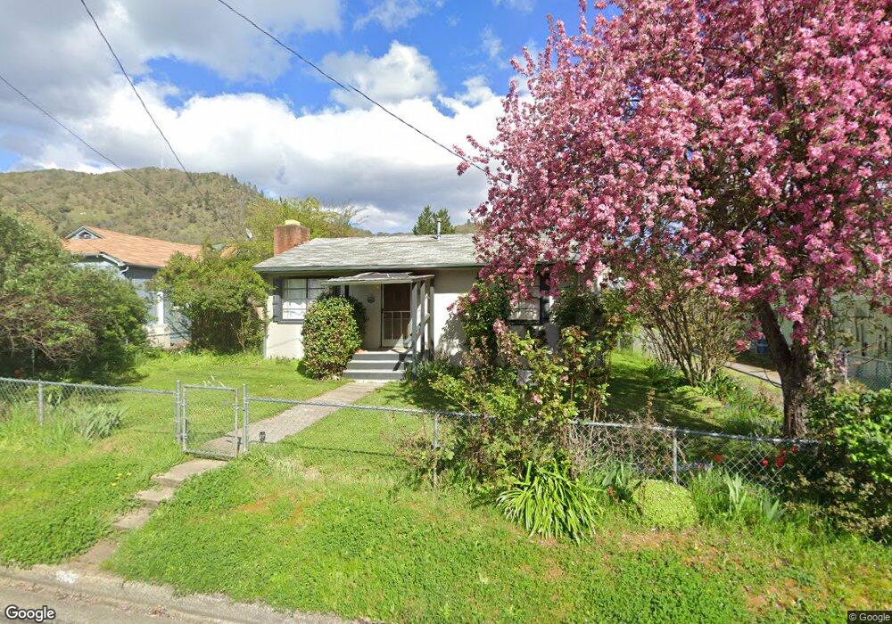 715 NE 12th St, Grants Pass, OR 97526 - photo 1