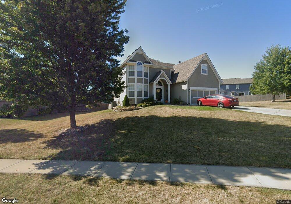 20830 S Skyview Ln, Spring Hill, KS 66083 - photo 1