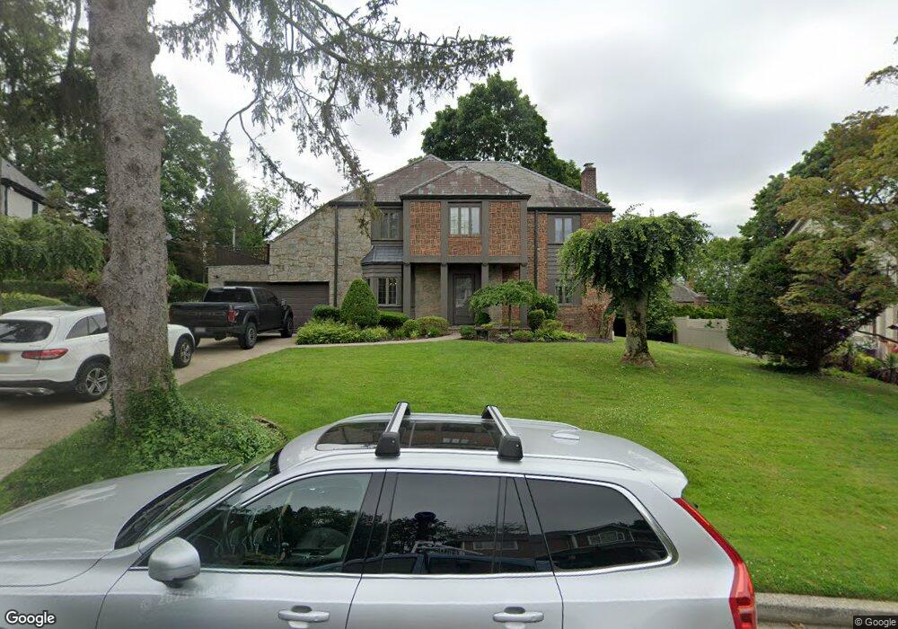 77 Dover Rd, Manhasset, NY 11030 - photo 1