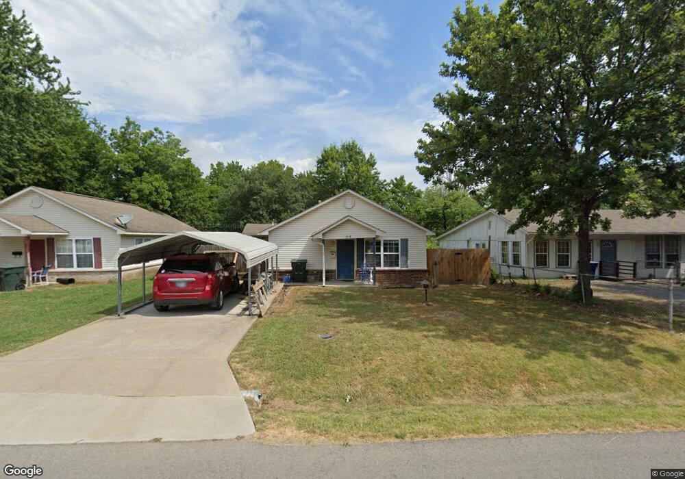 525 E Oak St, Skiatook, OK 74070 - photo 1