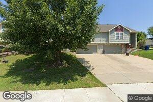 4914 Stoneback Dr, Lawrence, KS 66047