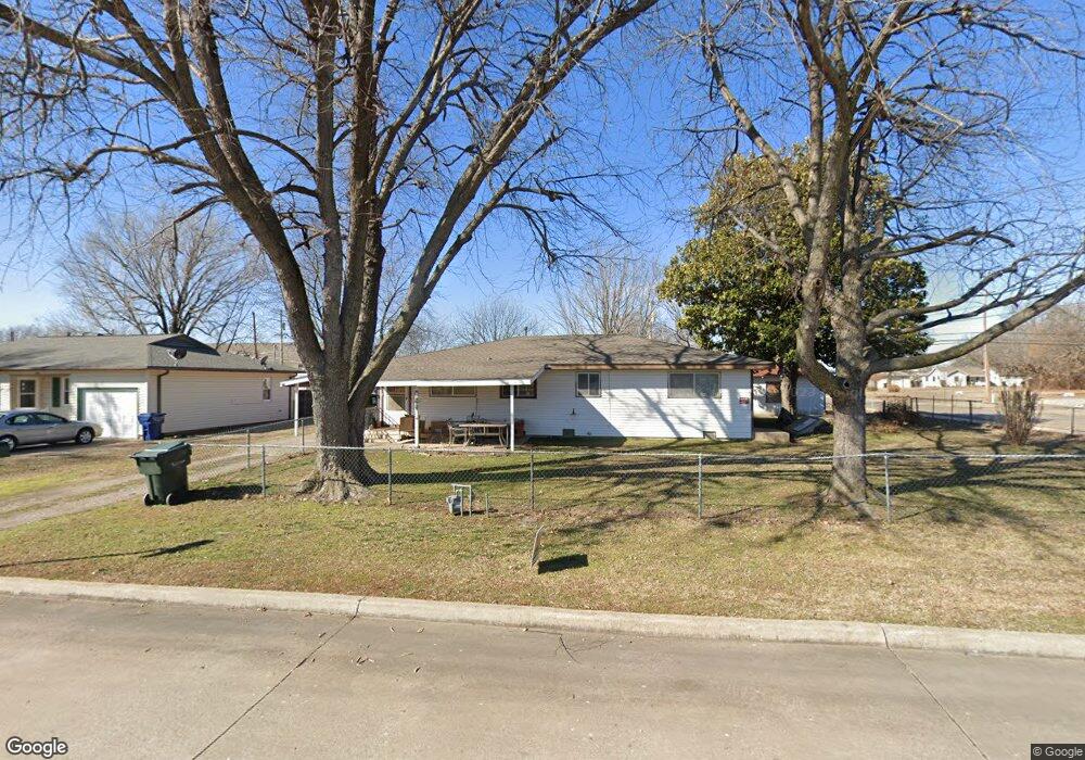 819 N Muskogee Ave, Claremore, OK 74017 - photo 1