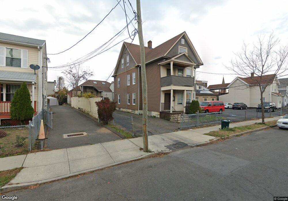 563 Maple St unit 565, Bridgeport, CT 06608 - photo 1