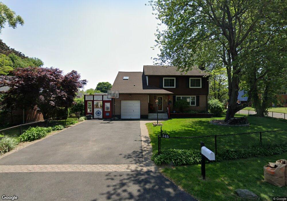 145 Loftus Cir, Bridgeport, CT 06606 - photo 1