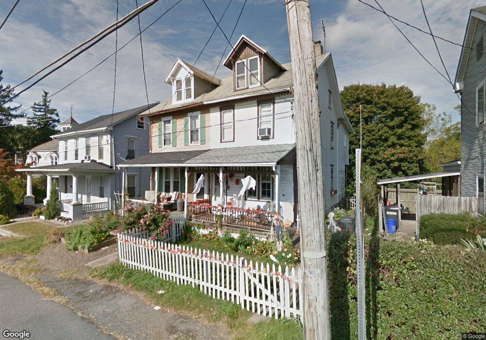 687 Mountain View Rd, Reading, PA 19607 - photo 1