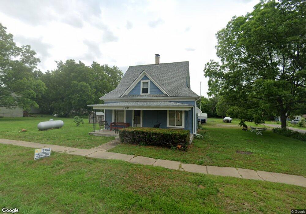300 Annetta Ave, Hoyt, KS 66440 - photo 1