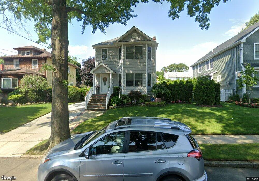 30 Clover Ave, Floral Park, NY 11001 - photo 1