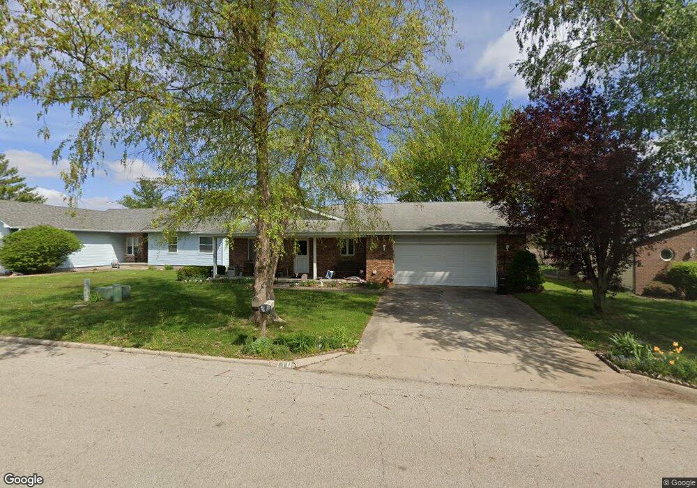 110 Lincolnwood Dr, Lincoln, IL 62656 - photo 1