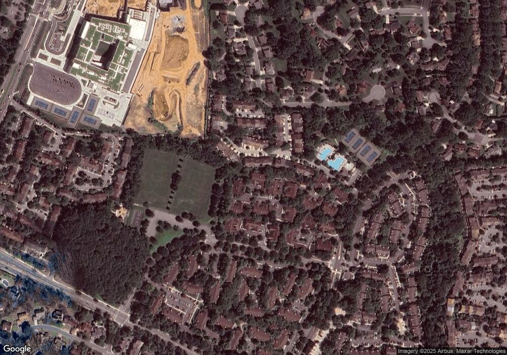 5811 Linden Square Ct unit 43, Rockville, MD 20852 - photo 1