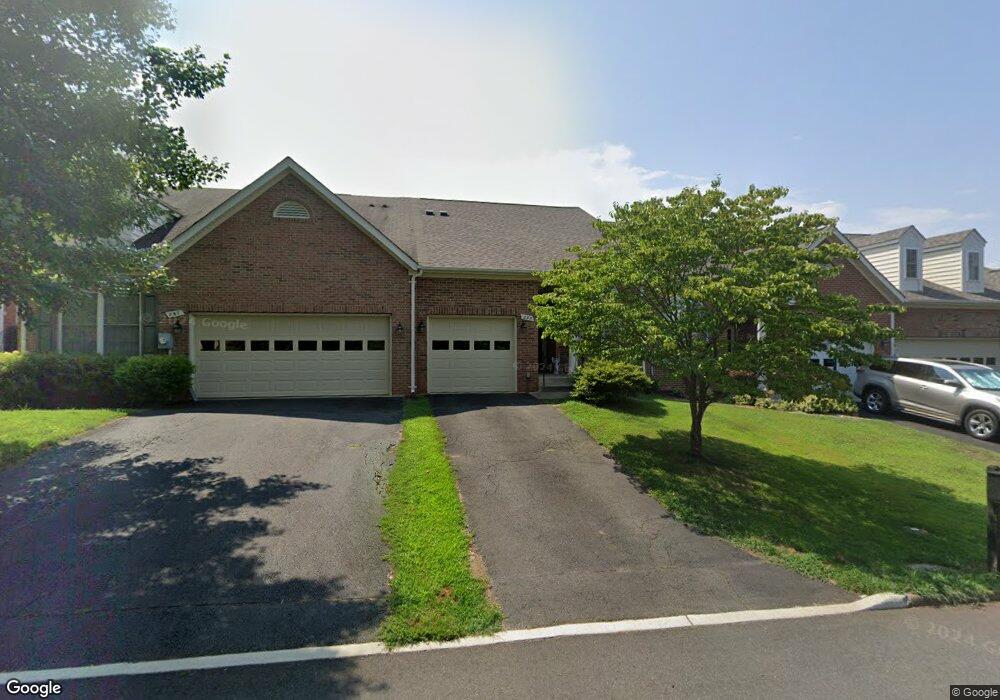 235 N View Cir, Warrenton, VA 20186 - photo 1