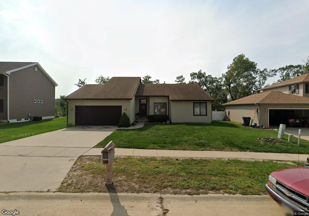 3825 Riverside Dr NE, Cedar Rapids, IA 52411 - photo 1