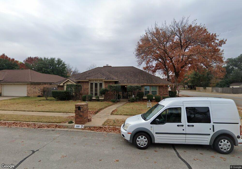 300 Shenandoah Ct, Bedford, TX 76021 - photo 1