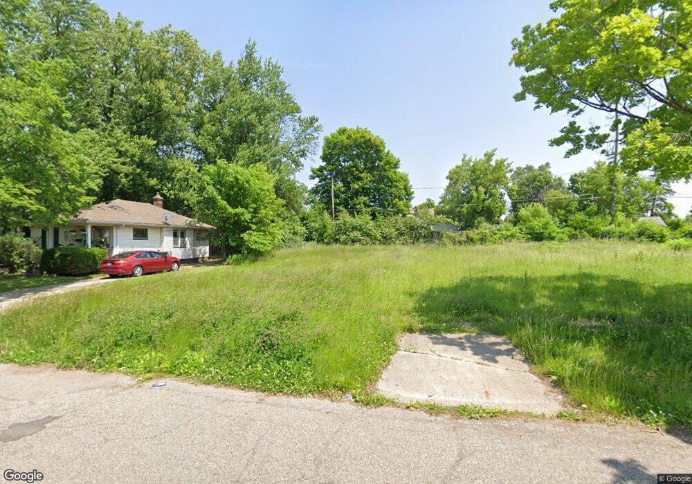 2608 Berkley St, Flint, MI 48504 - photo 1