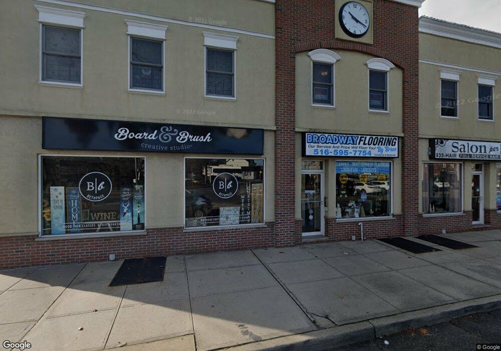 3 Station Plaza unit 3, Bethpage, NY 11714 - photo 1