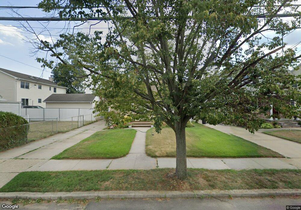 923 Hancock Ave, Franklin Square, NY 11010 - photo 1