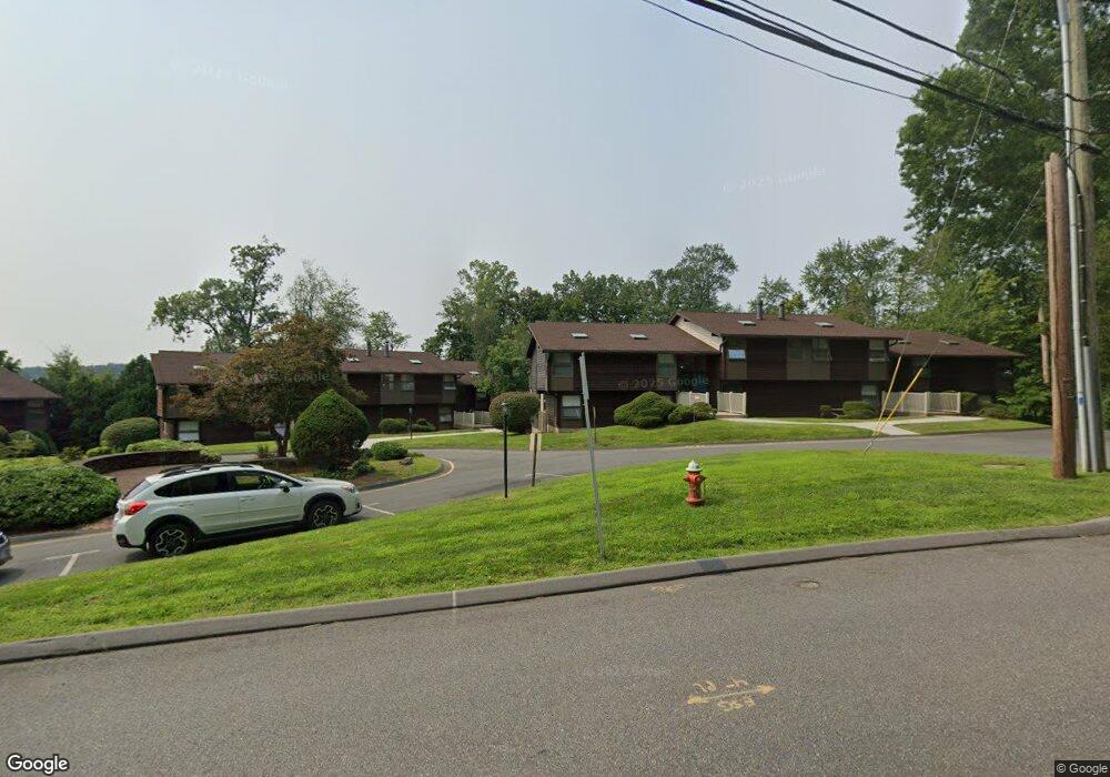 9 Country Squire Dr unit B, Cromwell, CT 06416 - photo 1