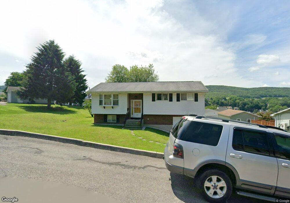 214 Yetten Cir, Tamaqua, PA 18252 - photo 1