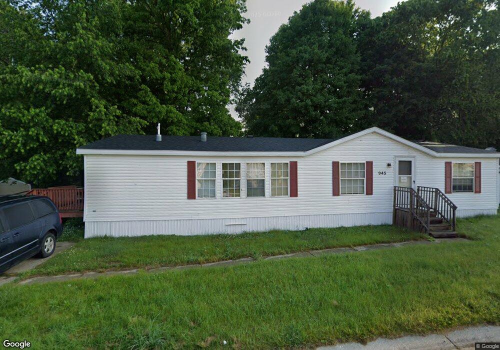 945 Kathy Cir, Flint, MI 48506 - photo 1