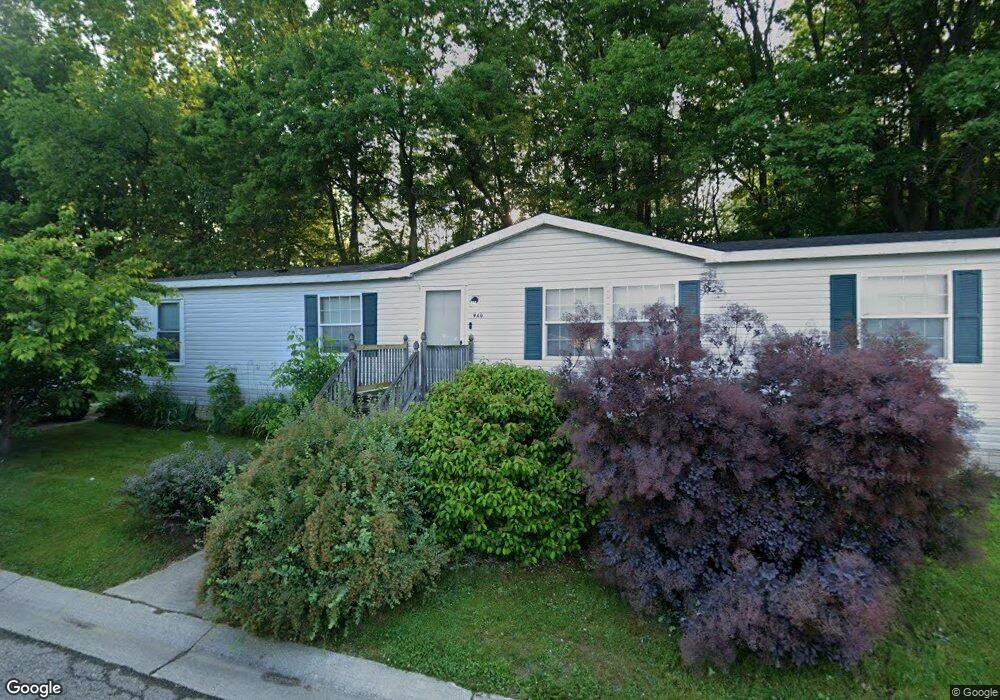 940 Kathy Cir, Flint, MI 48506 - photo 1