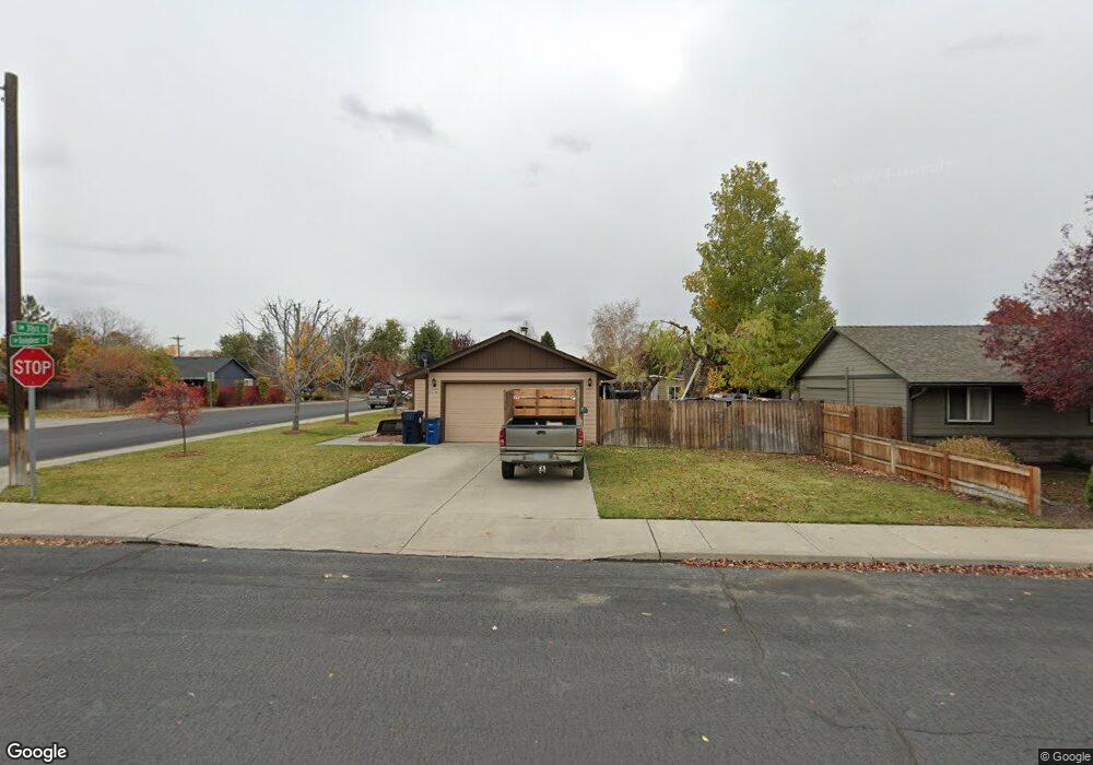 3114 SW Reindeer Ct, Redmond, OR 97756 - photo 1