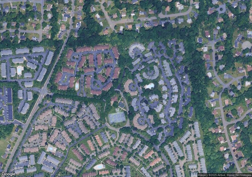 233 Treetop Cir unit 233, Nanuet, NY 10954 - photo 1