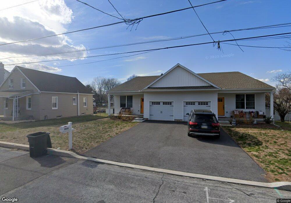 624 Mountain View Rd, Reading, PA 19607 - photo 1