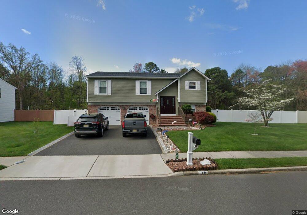19 Hedgewood Rd, Howell, NJ 07731 - photo 1