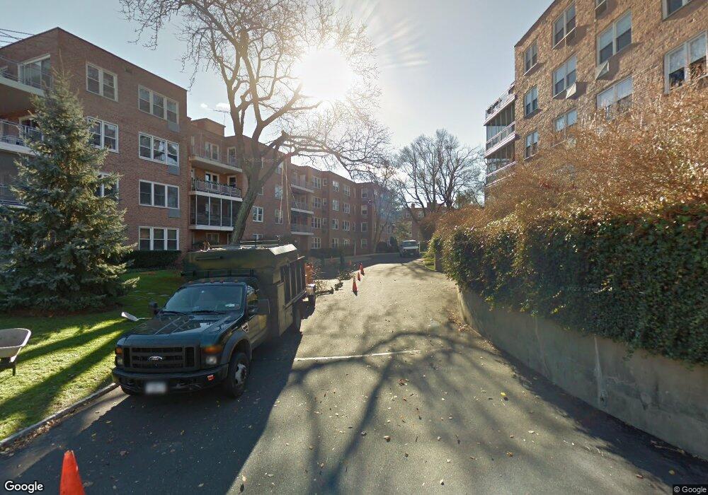 5 Putnam Hill unit 1h, Greenwich, CT 06830 - photo 1