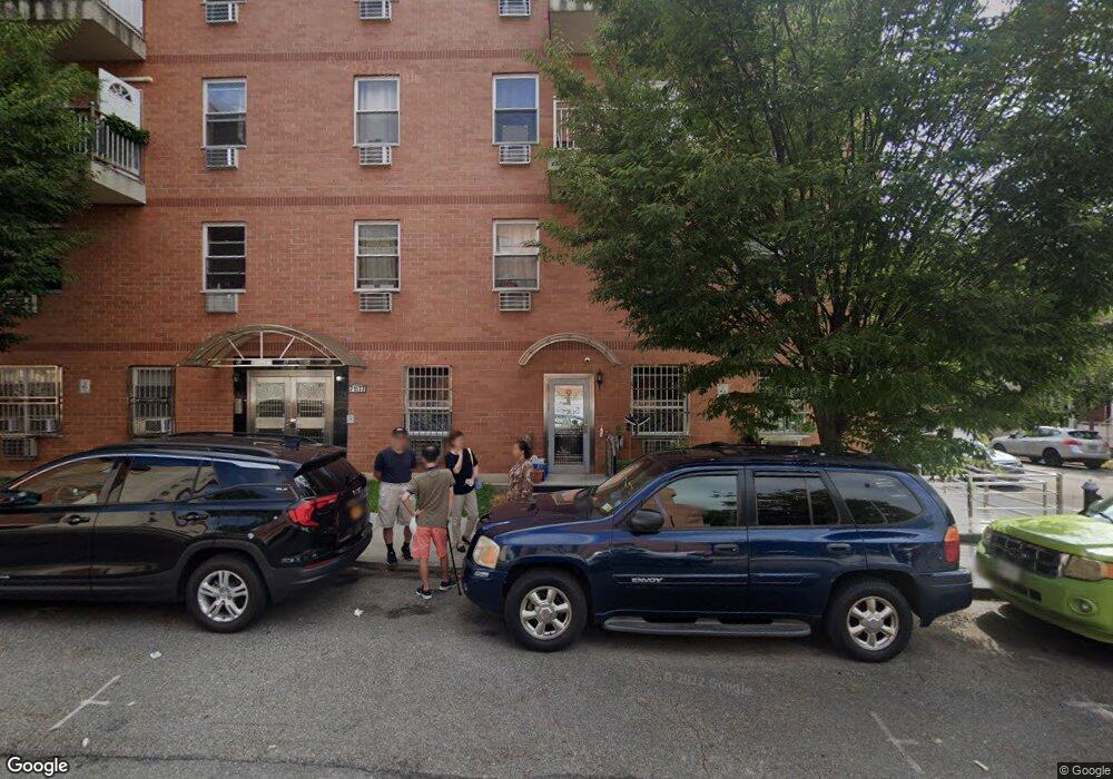 71-77 159th St, Fresh Meadows, NY 11365 - photo 1