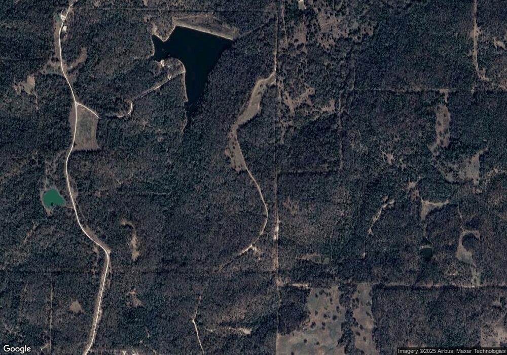 402 W Summit Ave, Gainesville, TX 76240 - photo 1