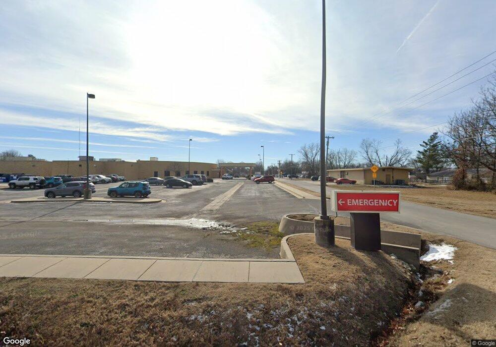 1106 NE 2nd St, Pryor, OK 74361 - photo 1