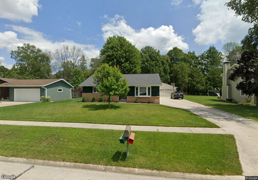 217 Harvest Ct, Manitowoc, WI 54220 - photo 1