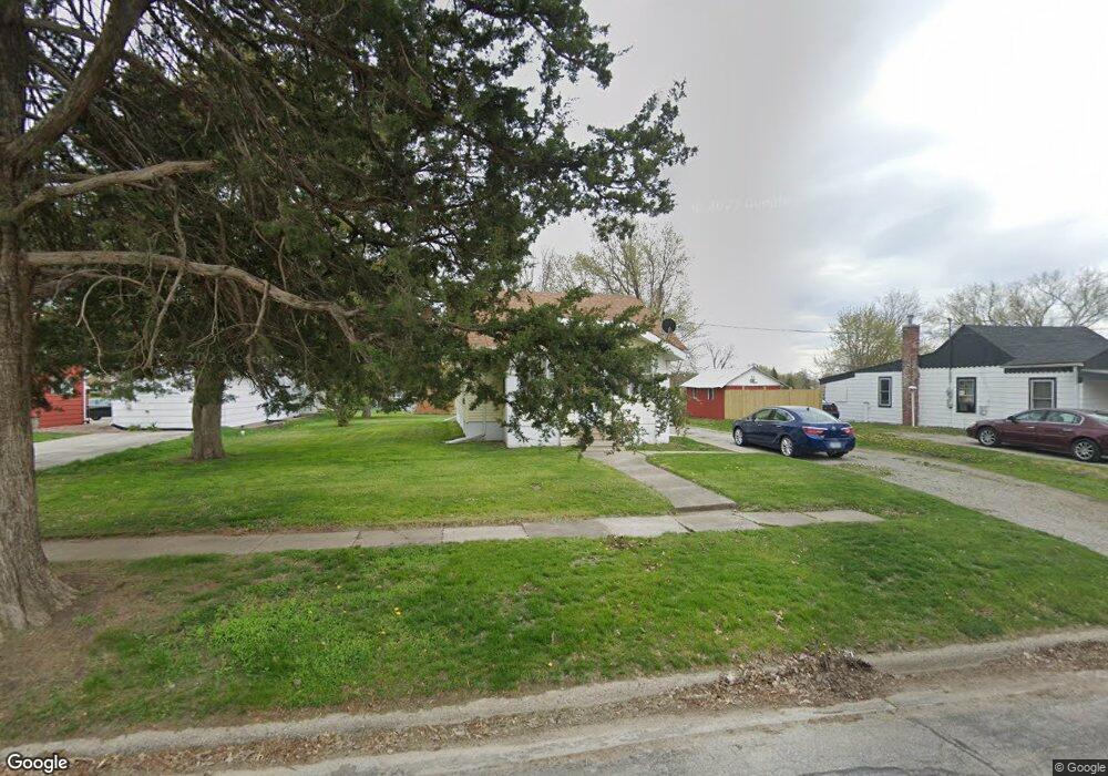 604 E 4 1/2 St S, Newton, IA 50208 - photo 1