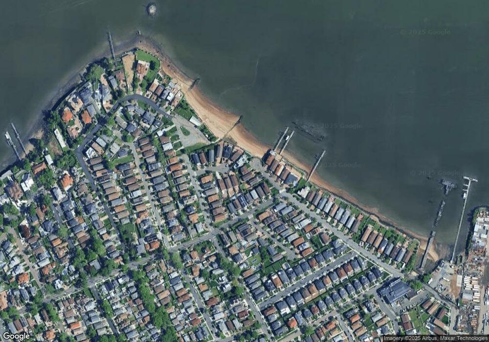 15060 Powells Cove Blvd, Whitestone, NY 11357 - photo 1