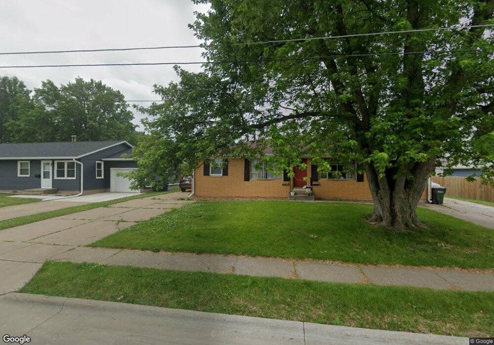 2215 W 46th St, Davenport, IA 52806 - photo 1